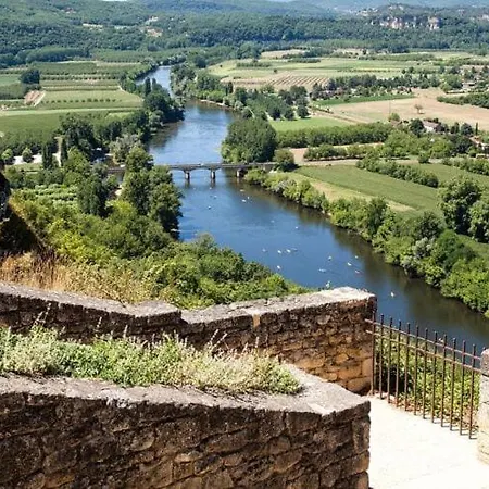 With A Terrace On A Hill In Dordogne Дом отдыха