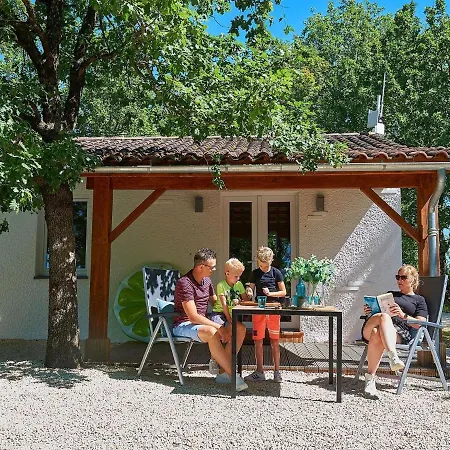 With A Terrace On A Hill In Dordogne Дом отдыха